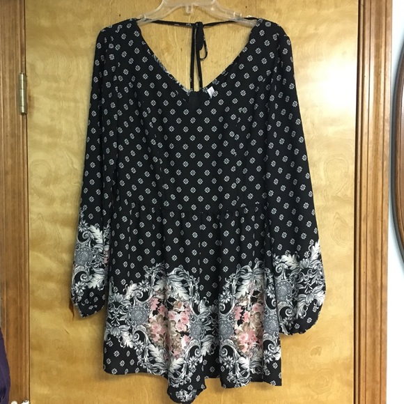 Xhilaration Dresses & Skirts - Xhileration Long Sleeve Romper